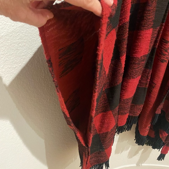 Women’s red and black Buffalo plaid shawl size s/m - Picture 5 of 8